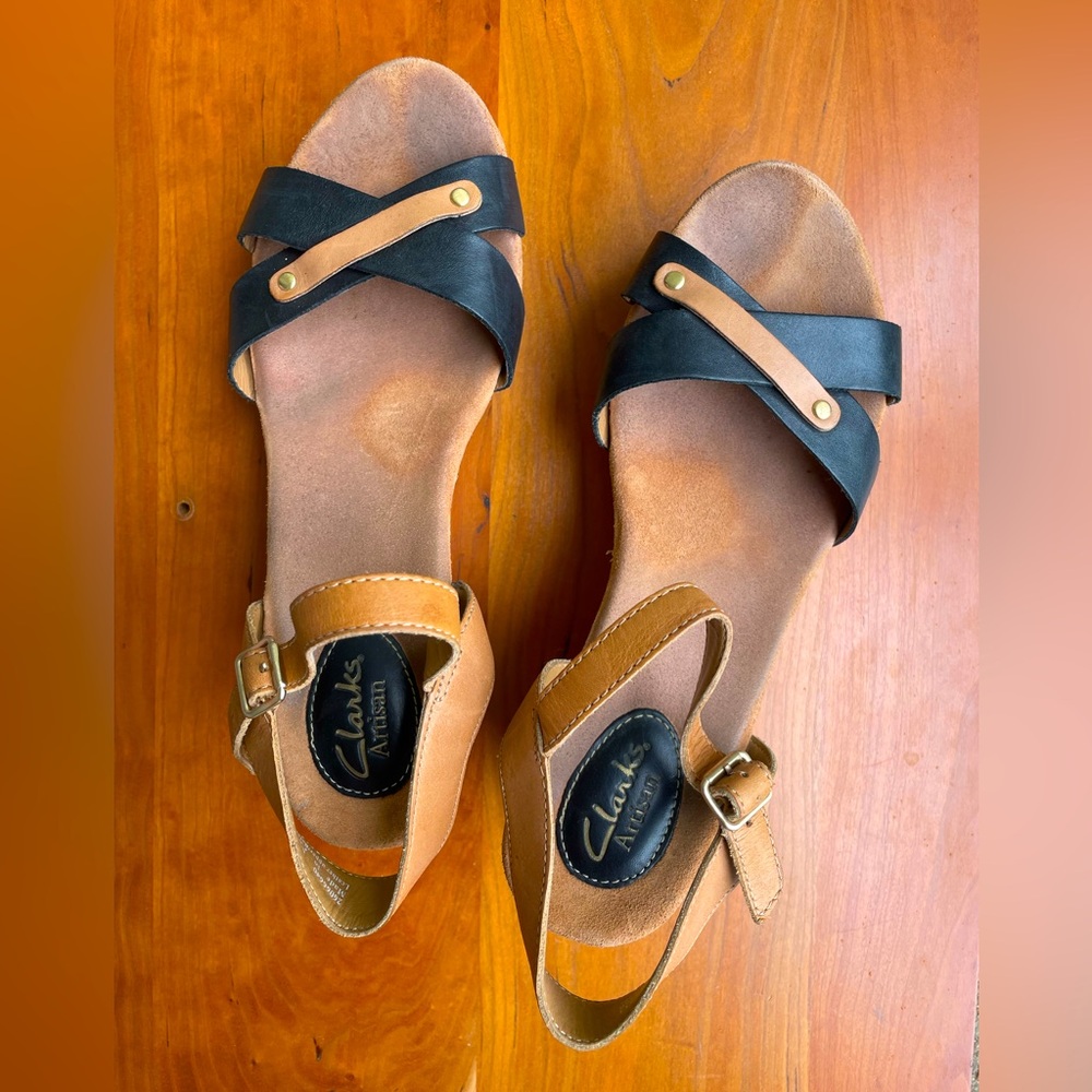 Clarks Artisan Platform Leather Tan and Black Strappy Sandal Sz 8.5 Women